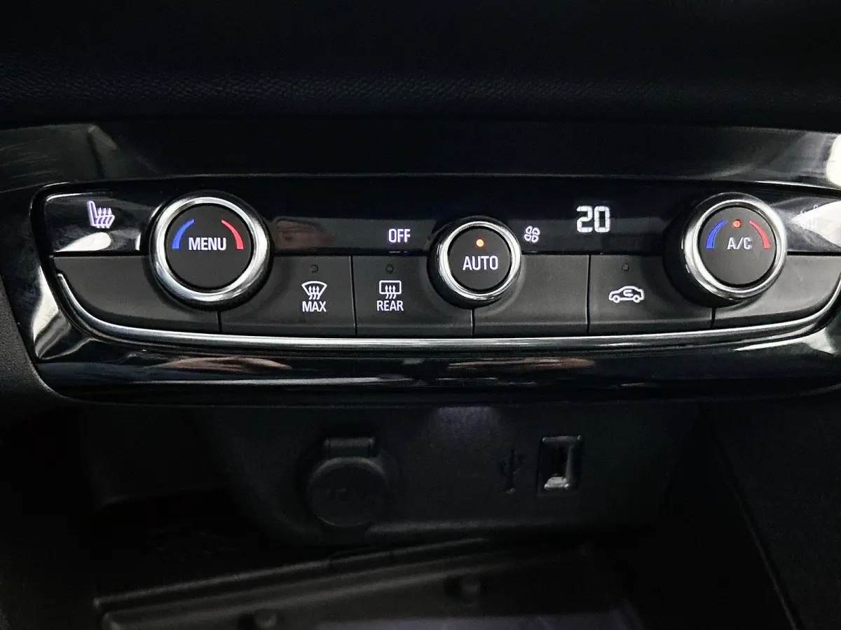 e-Launch Edition 50 kWh Adaptieve Cruise | Stuur + Stoelverwarming | Apple Carplay Android Auto | 17'' | Camera | Draadloos laden |