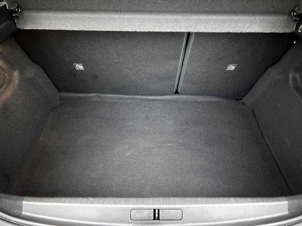 e-Launch Edition 50 kWh Adaptieve Cruise | Stuur + Stoelverwarming | Apple Carplay Android Auto | 17'' | Camera | Draadloos laden |