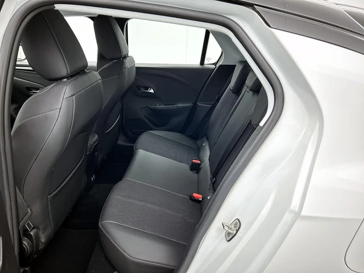 e-Launch Edition 50 kWh Adaptieve Cruise | Stuur + Stoelverwarming | Apple Carplay Android Auto | 17'' | Camera | Draadloos laden |
