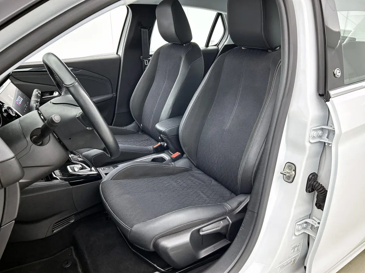 e-Launch Edition 50 kWh Adaptieve Cruise | Stuur + Stoelverwarming | Apple Carplay Android Auto | 17'' | Camera | Draadloos laden |
