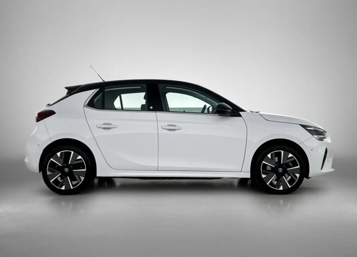 e-Launch Edition 50 kWh Adaptieve Cruise | Stuur + Stoelverwarming | Apple Carplay Android Auto | 17'' | Camera | Draadloos laden |