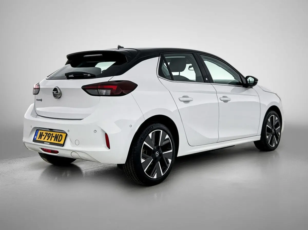 e-Launch Edition 50 kWh Adaptieve Cruise | Stuur + Stoelverwarming | Apple Carplay Android Auto | 17'' | Camera | Draadloos laden |