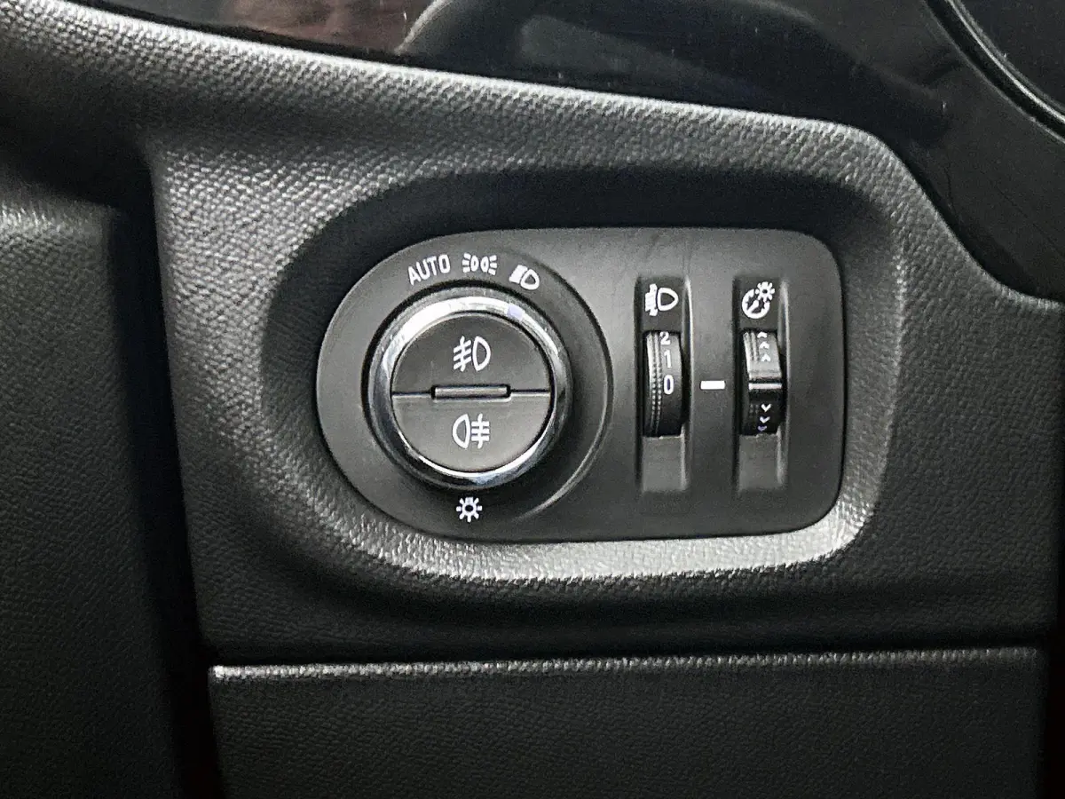 e-Launch Edition 50 kWh Adaptieve Cruise | Stuur + Stoelverwarming | Apple Carplay Android Auto | 17'' | Camera | Draadloos laden |