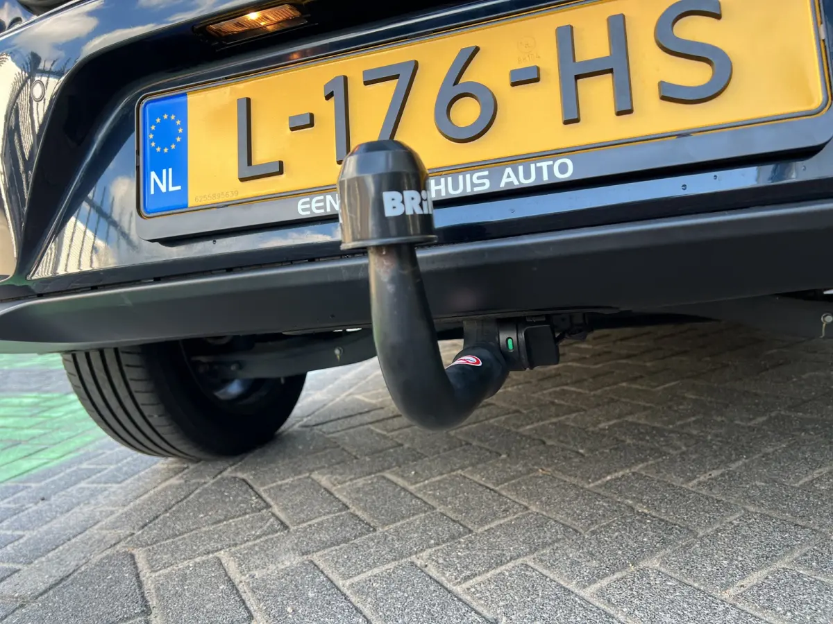 DynamicPlusLine 39 kWh 136pk | Camera | Carplay | Trekhaak | Adaptive cruise control | Schuifdak | Keyless entry | Parkeersensoren voor en achter | Half leder | Stoelverwarming | Stuurverwar