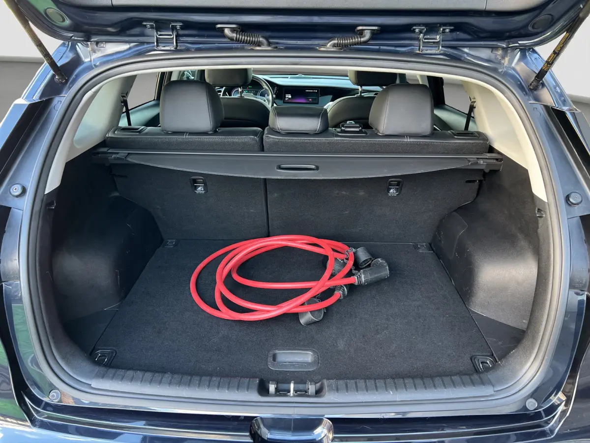 DynamicPlusLine 39 kWh 136pk | Camera | Carplay | Trekhaak | Adaptive cruise control | Schuifdak | Keyless entry | Parkeersensoren voor en achter | Half leder | Stoelverwarming | Stuurverwar