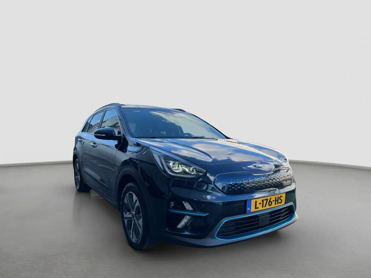 DynamicPlusLine 39 kWh 136pk | Camera | Carplay | Trekhaak | Adaptive cruise control | Schuifdak | Keyless entry | Parkeersensoren voor en achter | Half leder | Stoelverwarming | Stuurverwar