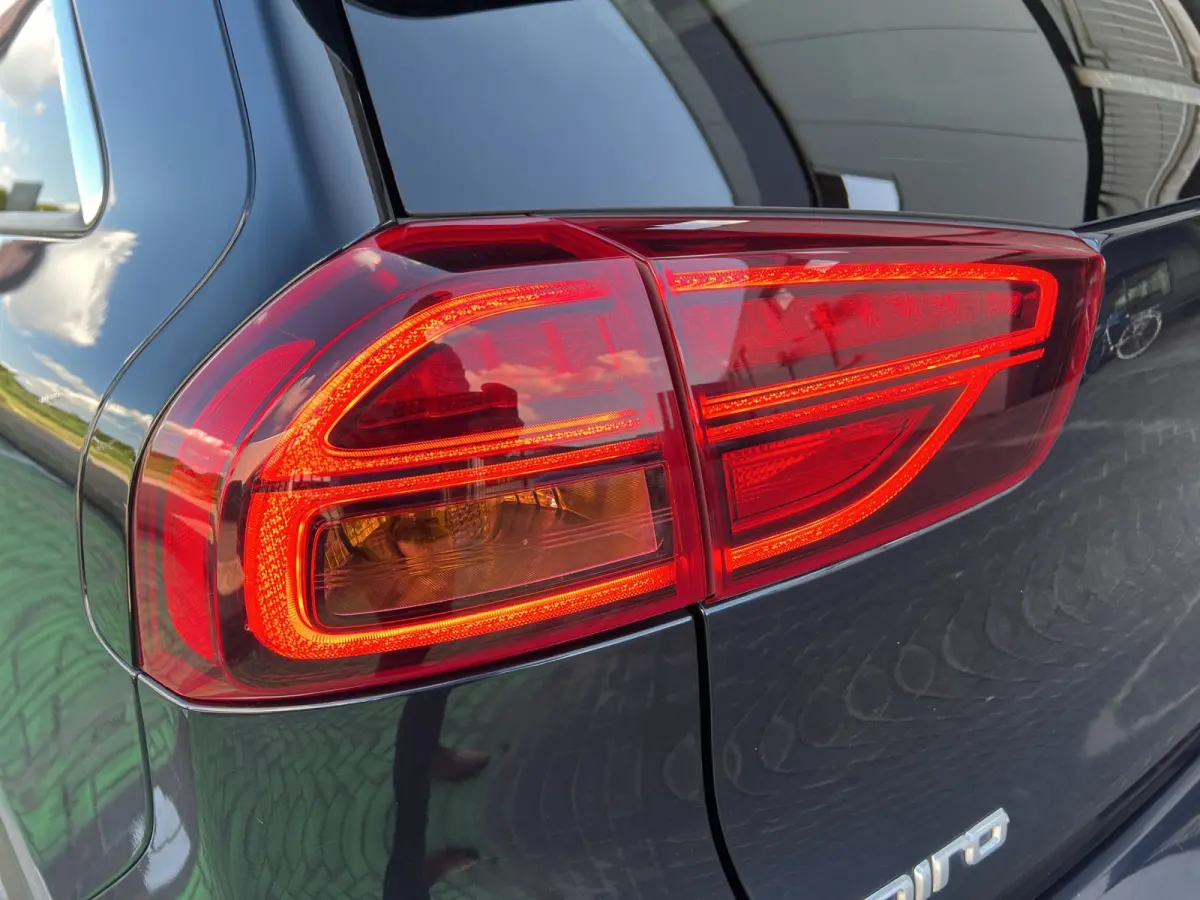 DynamicPlusLine 39 kWh 136pk | Camera | Carplay | Trekhaak | Adaptive cruise control | Schuifdak | Keyless entry | Parkeersensoren voor en achter | Half leder | Stoelverwarming | Stuurverwar
