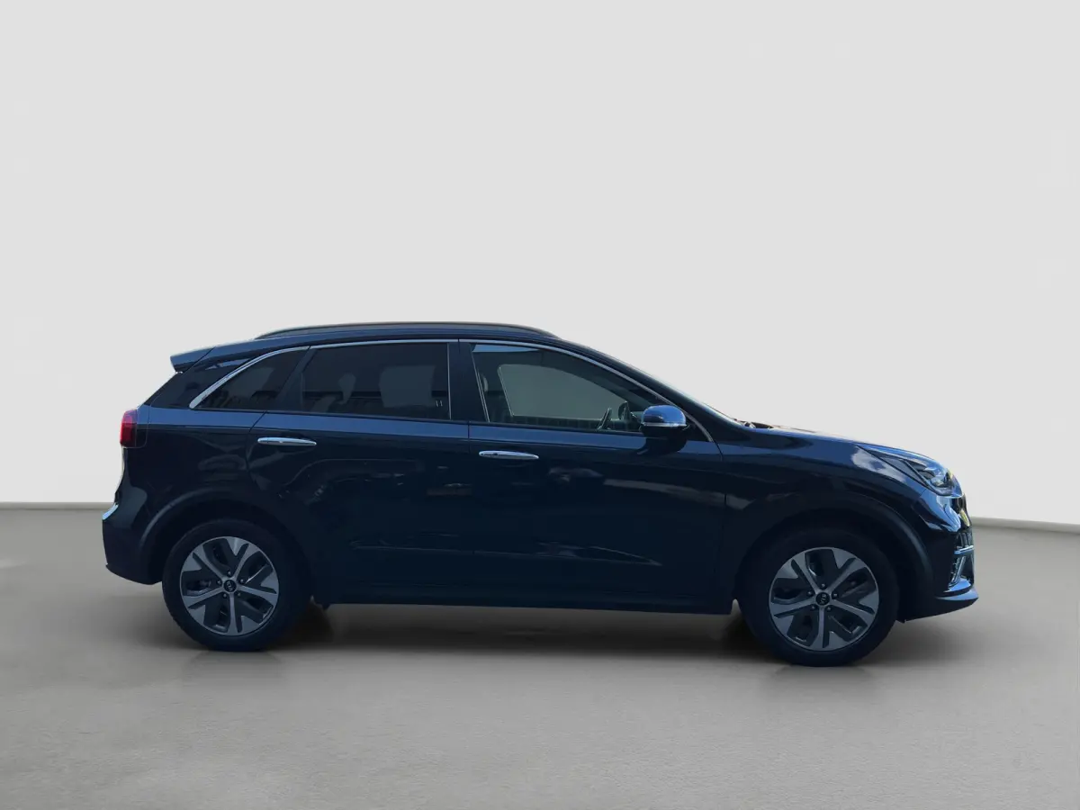 DynamicPlusLine 39 kWh 136pk | Camera | Carplay | Trekhaak | Adaptive cruise control | Schuifdak | Keyless entry | Parkeersensoren voor en achter | Half leder | Stoelverwarming | Stuurverwar