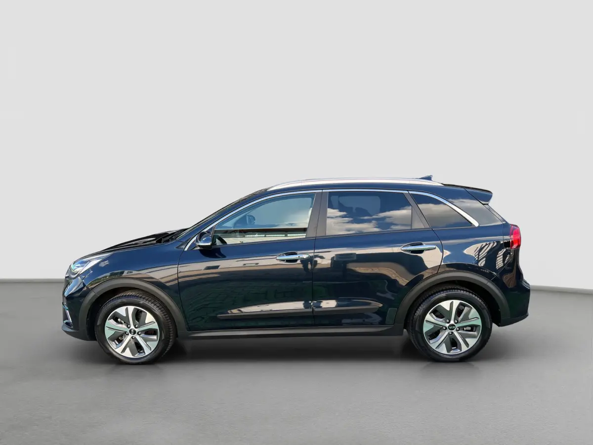 DynamicPlusLine 39 kWh 136pk | Camera | Carplay | Trekhaak | Adaptive cruise control | Schuifdak | Keyless entry | Parkeersensoren voor en achter | Half leder | Stoelverwarming | Stuurverwar