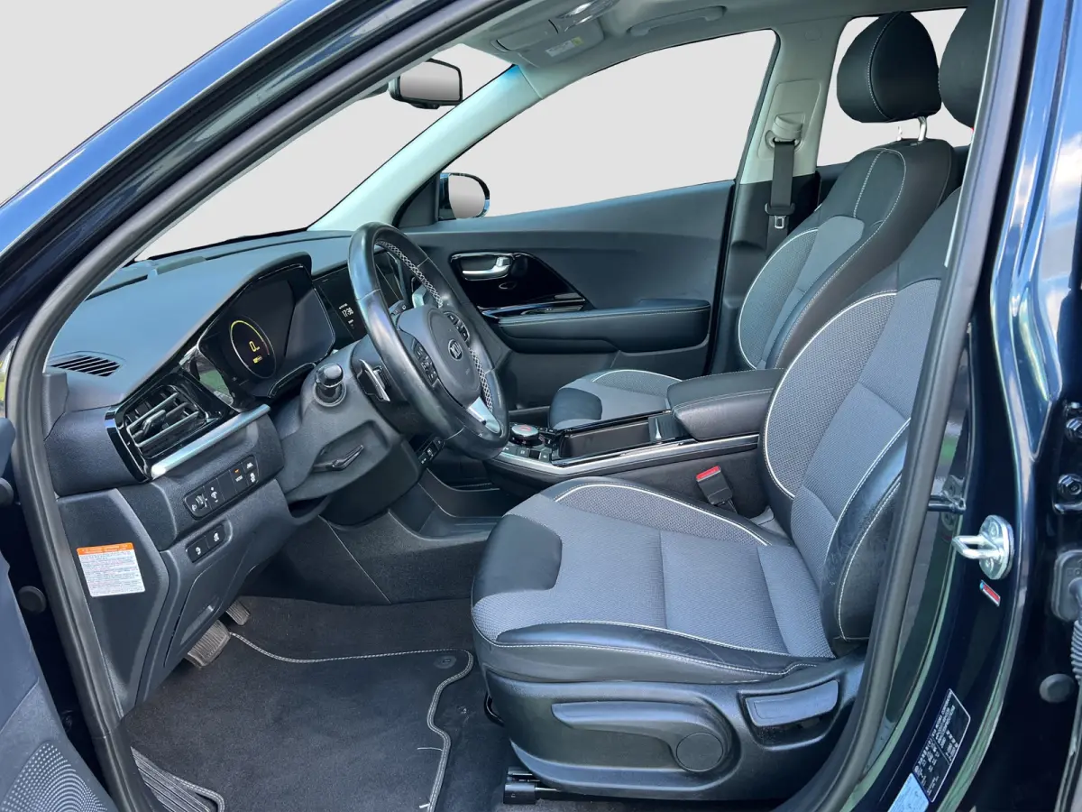 DynamicPlusLine 39 kWh 136pk | Camera | Carplay | Trekhaak | Adaptive cruise control | Schuifdak | Keyless entry | Parkeersensoren voor en achter | Half leder | Stoelverwarming | Stuurverwar