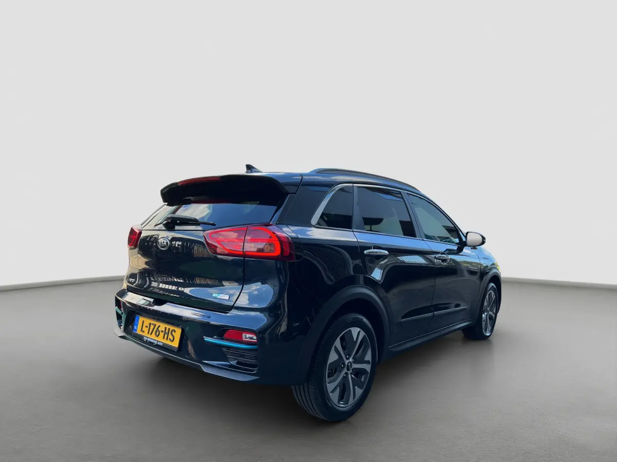 DynamicPlusLine 39 kWh 136pk | Camera | Carplay | Trekhaak | Adaptive cruise control | Schuifdak | Keyless entry | Parkeersensoren voor en achter | Half leder | Stoelverwarming | Stuurverwar