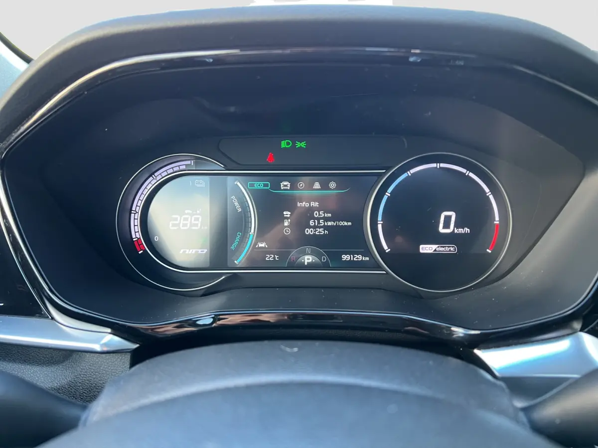 DynamicPlusLine 39 kWh 136pk | Camera | Carplay | Trekhaak | Adaptive cruise control | Schuifdak | Keyless entry | Parkeersensoren voor en achter | Half leder | Stoelverwarming | Stuurverwar