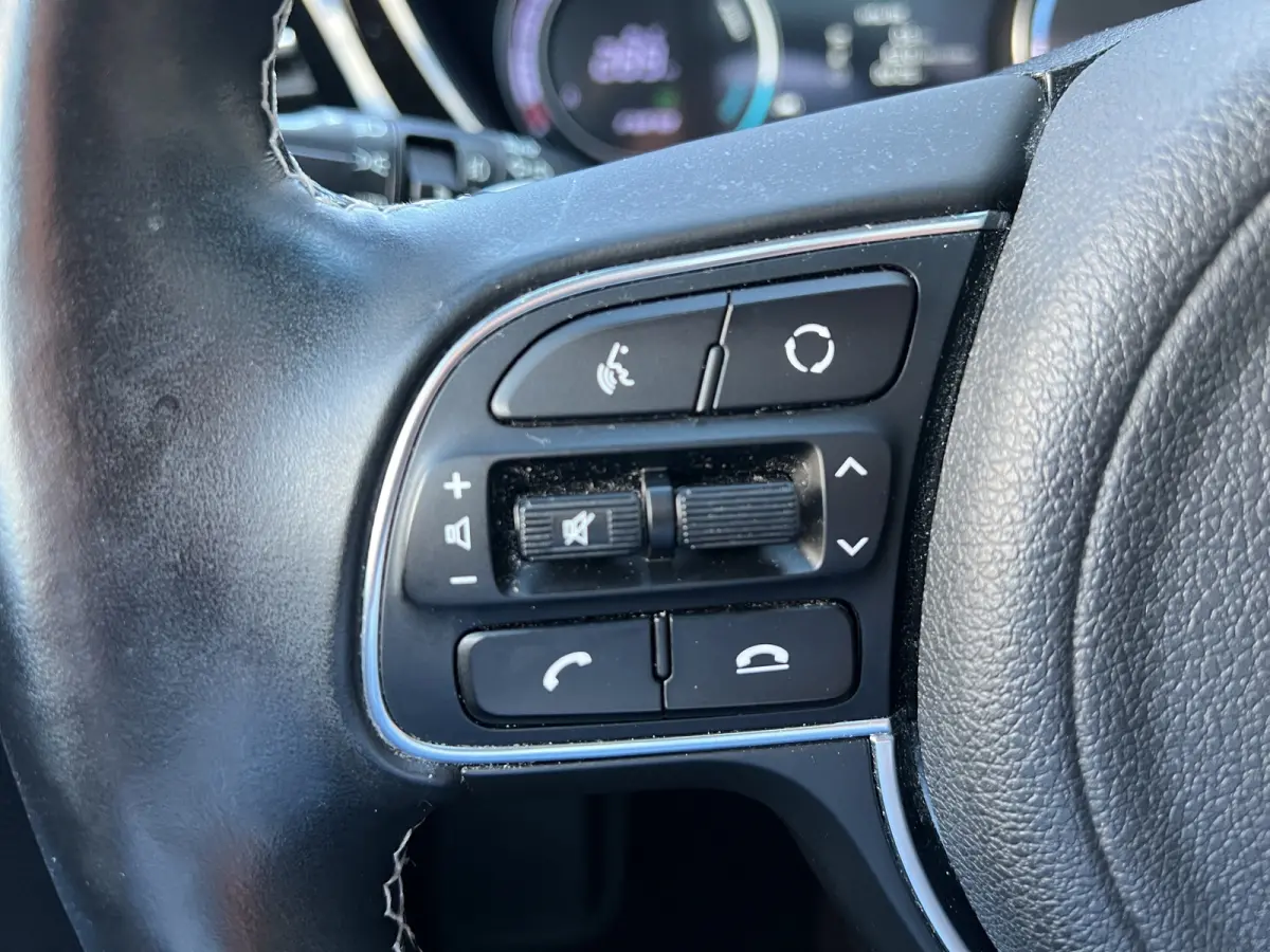 DynamicPlusLine 39 kWh 136pk | Camera | Carplay | Trekhaak | Adaptive cruise control | Schuifdak | Keyless entry | Parkeersensoren voor en achter | Half leder | Stoelverwarming | Stuurverwar