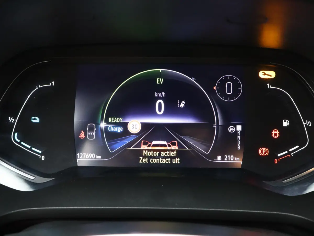 evolution E-Tech hybrid 145 | Trekhaak | Parkeercamera | Navigatie |