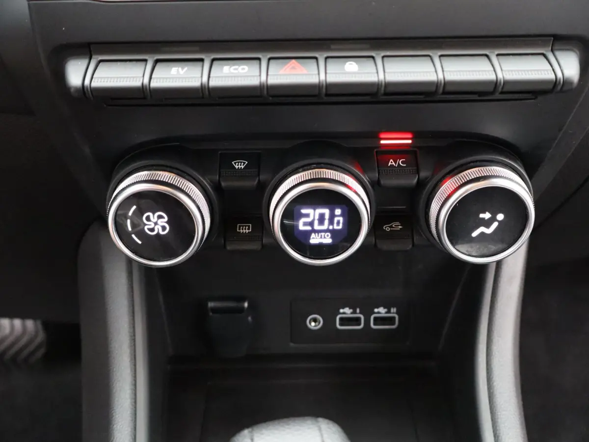 evolution E-Tech hybrid 145 | Trekhaak | Parkeercamera | Navigatie |