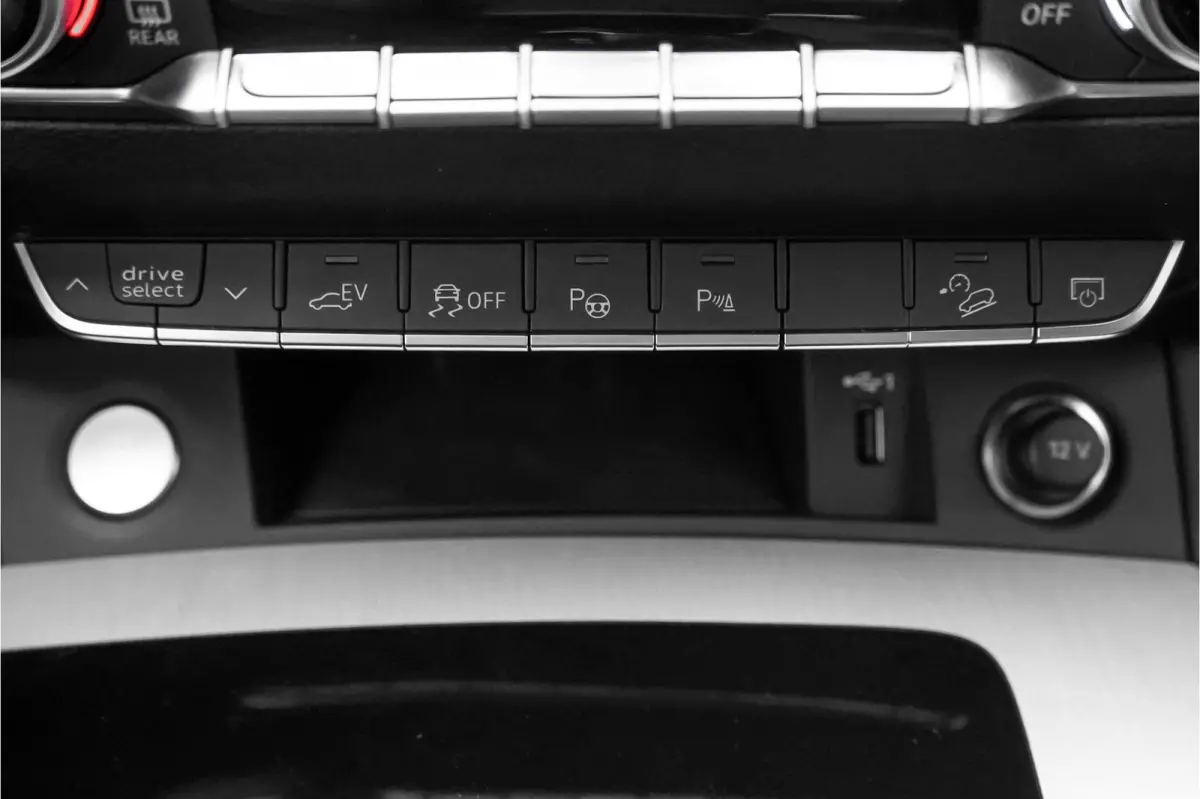55 TFSI e S-Line Luchtvering ACC B&O Black Pack Trekhaak