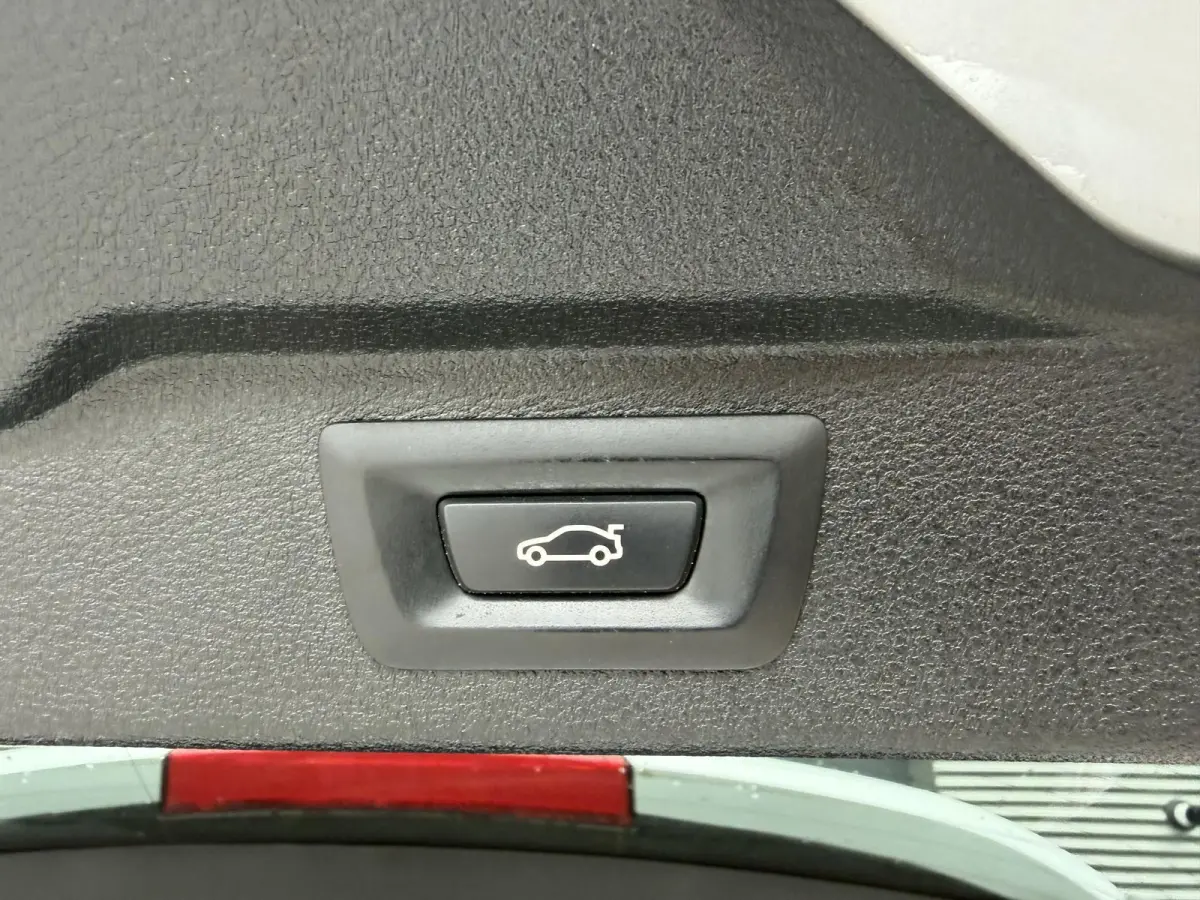 xDrive30d High Executive M-Sport | Panoramadak | 360* Camera | Harmon Kardon | Elektrische Achterklep | Elektrische Trekhaak |