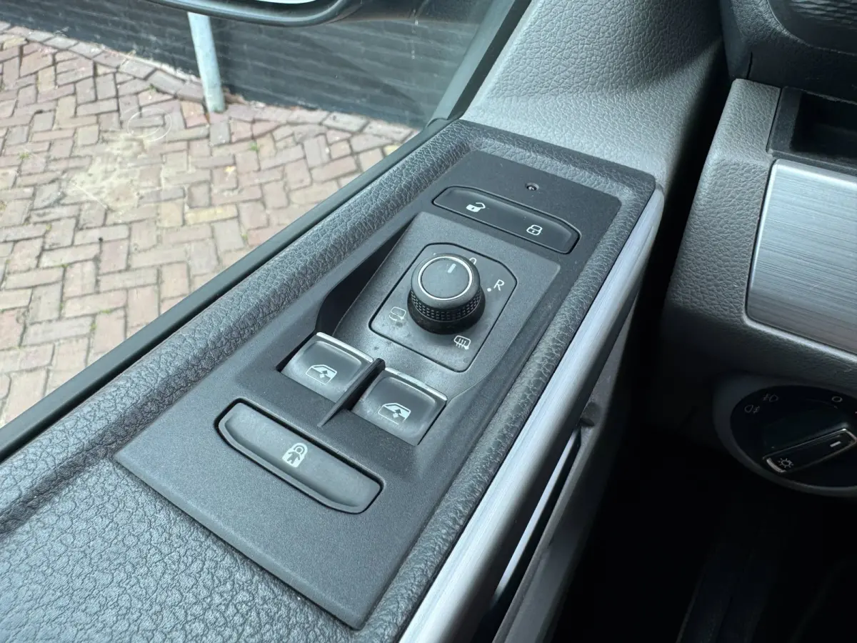2.0 TDI L2H1 30 DC Bulli **CAMERA + CRUISE + 2x SCHUIFDEUR + STOELVERW**