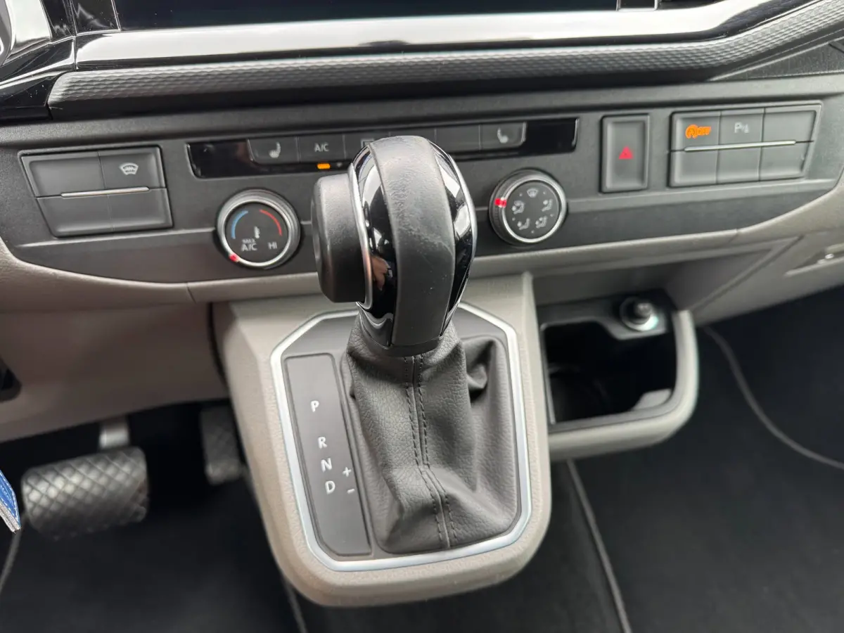 2.0 TDI L2H1 30 DC Bulli **CAMERA + CRUISE + 2x SCHUIFDEUR + STOELVERW**