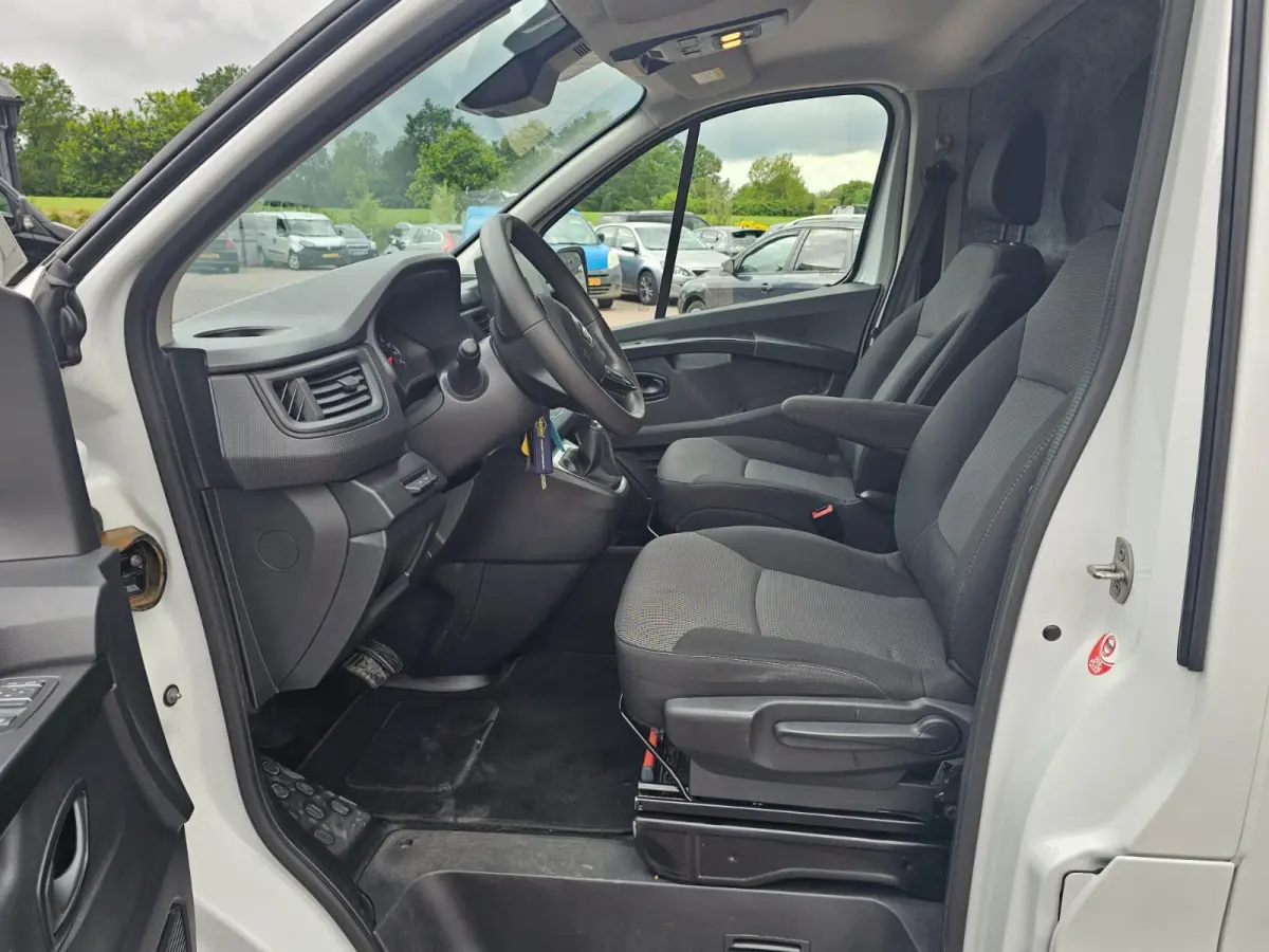 2.0 dCi 150PK T29 L1H1 Comfort | Automaat | LED | Trekhaak | Navi | Camera | PDC | App-Connect |