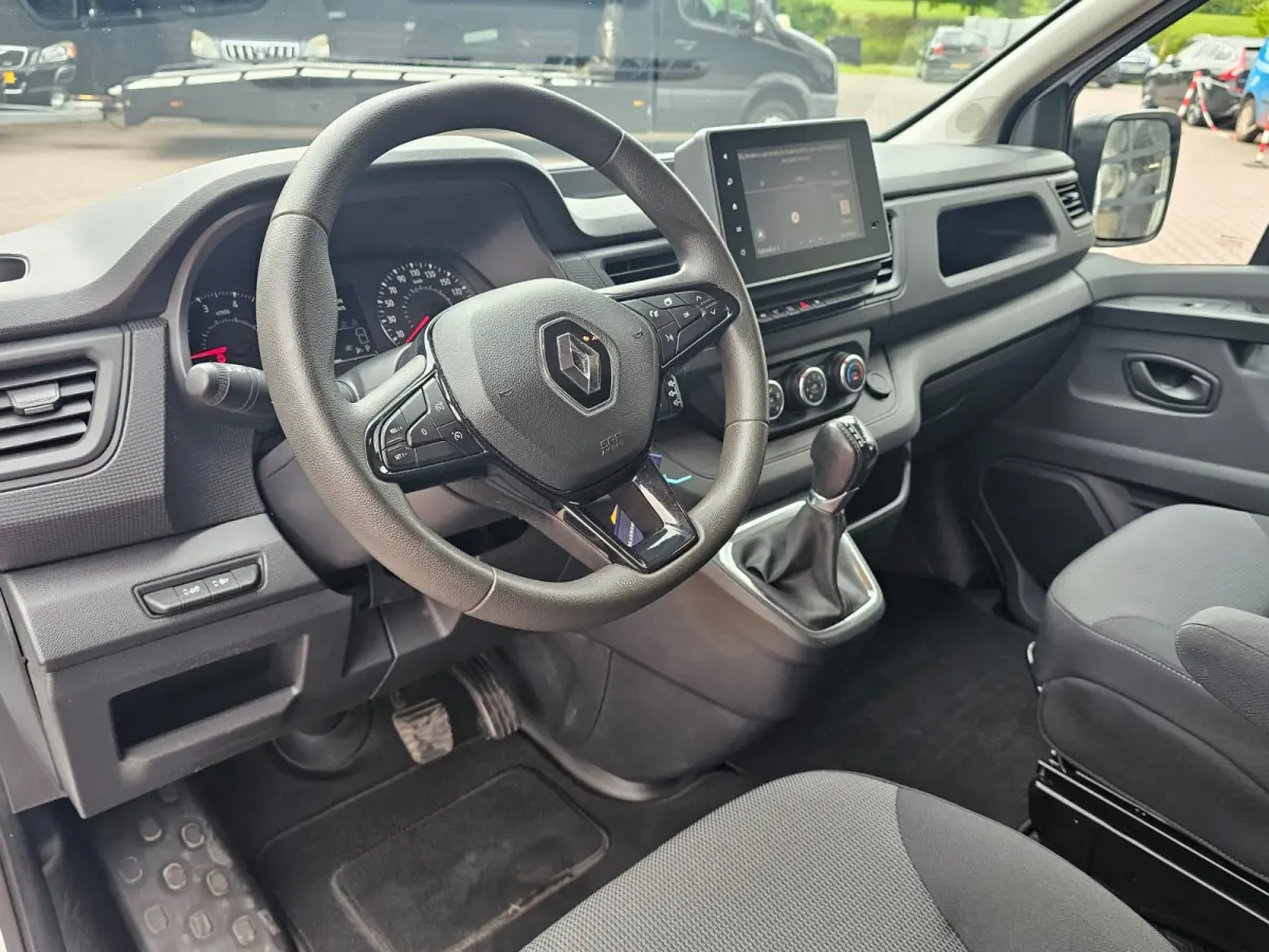 2.0 dCi 150PK T29 L1H1 Comfort | Automaat | LED | Trekhaak | Navi | Camera | PDC | App-Connect |