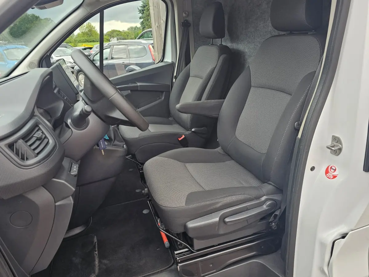 2.0 dCi 150PK T29 L1H1 Comfort | Automaat | LED | Trekhaak | Navi | Camera | PDC | App-Connect |