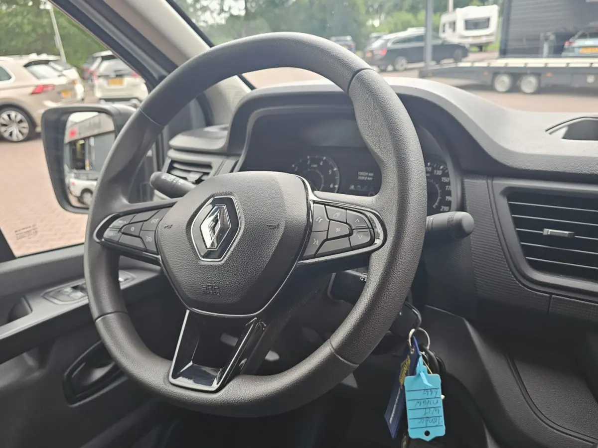 2.0 dCi 150PK T29 L1H1 Comfort | Automaat | LED | Trekhaak | Navi | Camera | PDC | App-Connect |