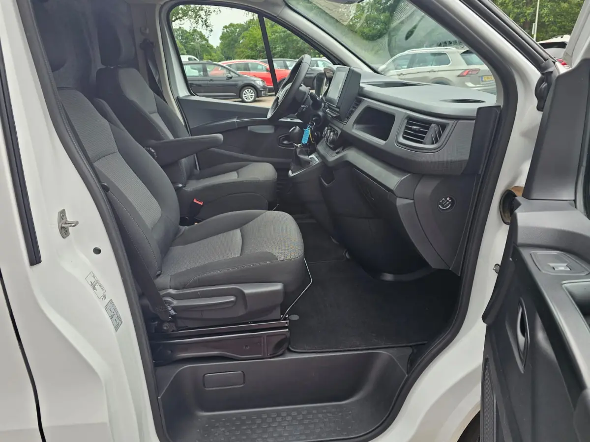 2.0 dCi 150PK T29 L1H1 Comfort | Automaat | LED | Trekhaak | Navi | Camera | PDC | App-Connect |