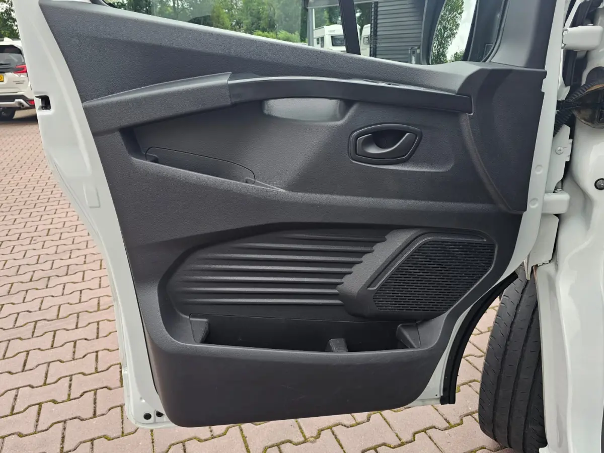 2.0 dCi 150PK T29 L1H1 Comfort | Automaat | LED | Trekhaak | Navi | Camera | PDC | App-Connect |