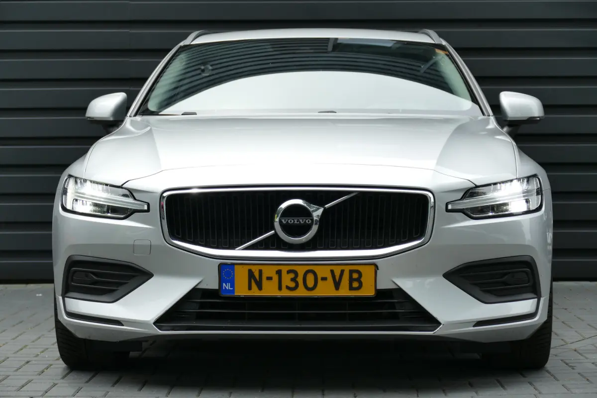 2.0 B3 MOMENTUM ADVANTAGE / CAMERA / LED / 17"LMV / NAVI / CLIMA / PDC / BLUETOOTH / CRUISECONTROL / 1E EIGENAAR / SCHITTERENDE STAAT !!