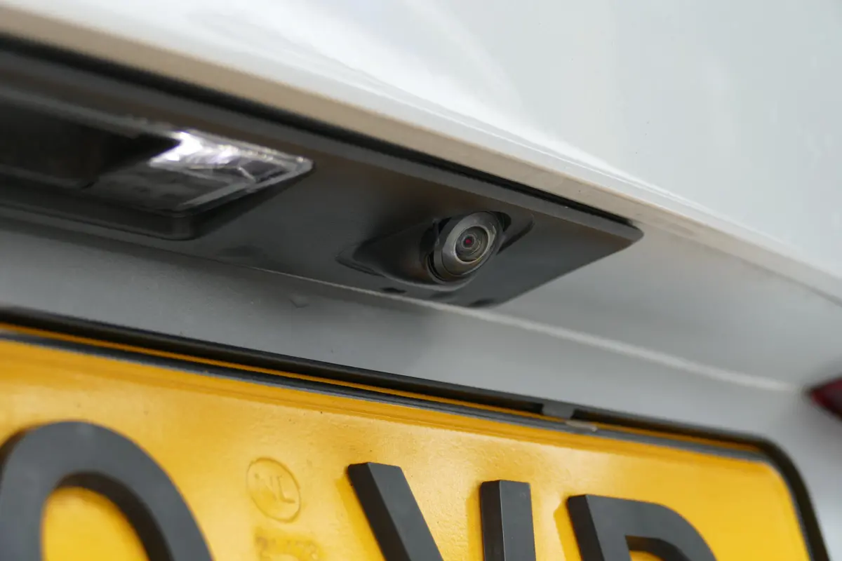 2.0 B3 MOMENTUM ADVANTAGE / CAMERA / LED / 17"LMV / NAVI / CLIMA / PDC / BLUETOOTH / CRUISECONTROL / 1E EIGENAAR / SCHITTERENDE STAAT !!