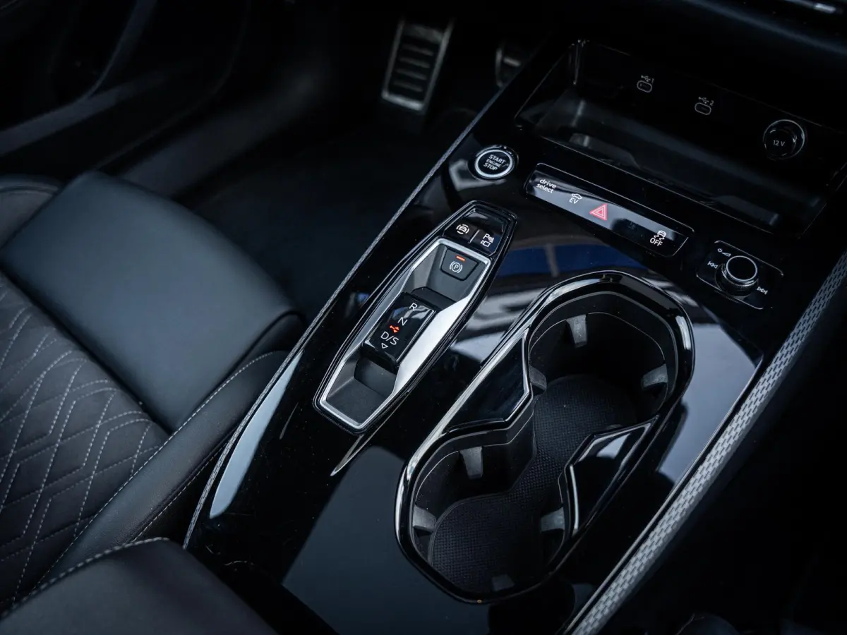 Avant 2.0 quattro S edition - Passenger Displ. l Panorama l 360cam