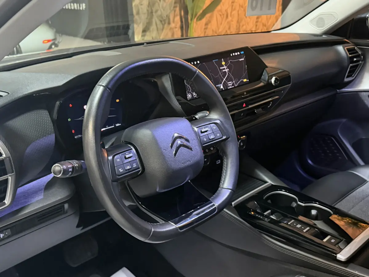 1.2 Feel |Trekhaak|Dealer Onderhouden|Allseason|CarPlay|2023|LED|Navi|Airco|PDC|Rijklaar