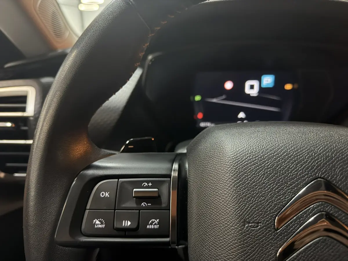 1.2 Feel |Trekhaak|Dealer Onderhouden|Allseason|CarPlay|2023|LED|Navi|Airco|PDC|Rijklaar
