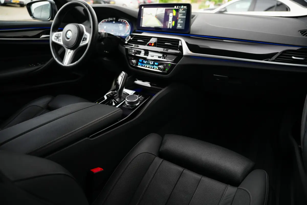 540i 334 pk High Executive M-Sportpakket / Led-Koplamp/ Adap.Cruise/ Sport-Stoelen/ Nappa-Leder/ Adap.Cruise/ Stoel.Verw/ Stuur.Verw/ Trekhaak/ 19'' LMV