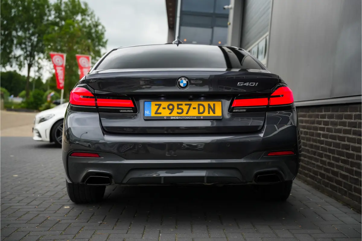 540i 334 pk High Executive M-Sportpakket / Led-Koplamp/ Adap.Cruise/ Sport-Stoelen/ Nappa-Leder/ Adap.Cruise/ Stoel.Verw/ Stuur.Verw/ Trekhaak/ 19'' LMV