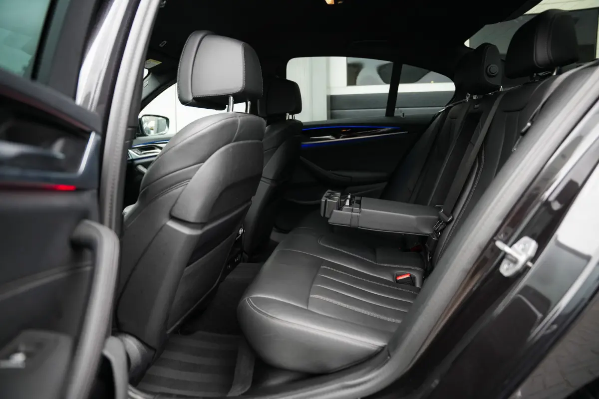 540i 334 pk High Executive M-Sportpakket / Led-Koplamp/ Adap.Cruise/ Sport-Stoelen/ Nappa-Leder/ Adap.Cruise/ Stoel.Verw/ Stuur.Verw/ Trekhaak/ 19'' LMV