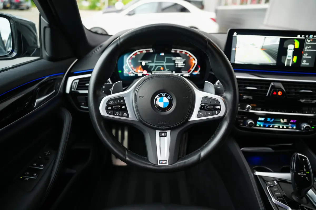 540i 334 pk High Executive M-Sportpakket / Led-Koplamp/ Adap.Cruise/ Sport-Stoelen/ Nappa-Leder/ Adap.Cruise/ Stoel.Verw/ Stuur.Verw/ Trekhaak/ 19'' LMV