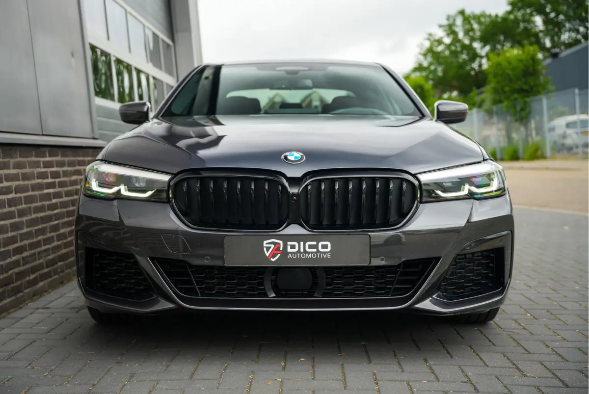 540i 334 pk High Executive M-Sportpakket / Led-Koplamp/ Adap.Cruise/ Sport-Stoelen/ Nappa-Leder/ Adap.Cruise/ Stoel.Verw/ Stuur.Verw/ Trekhaak/ 19'' LMV