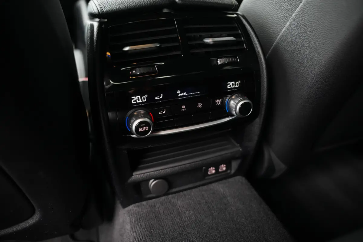540i 334 pk High Executive M-Sportpakket / Led-Koplamp/ Adap.Cruise/ Sport-Stoelen/ Nappa-Leder/ Adap.Cruise/ Stoel.Verw/ Stuur.Verw/ Trekhaak/ 19'' LMV