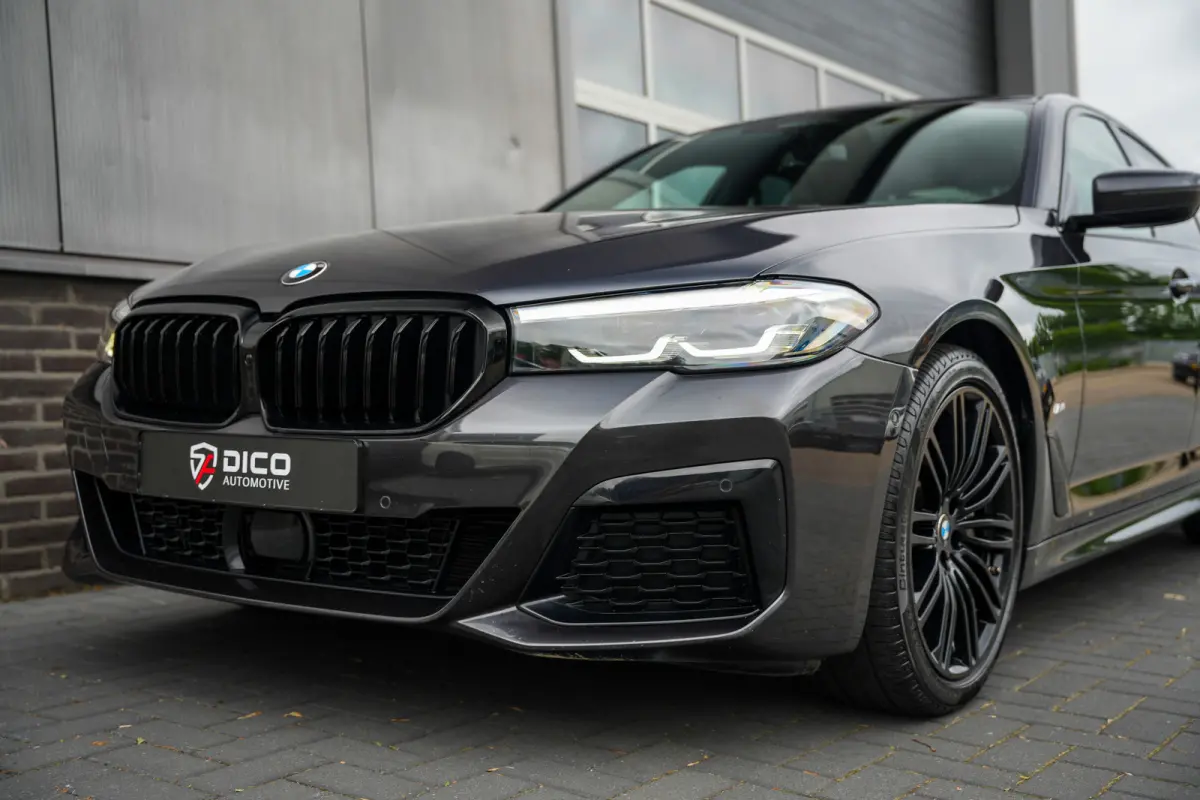 540i 334 pk High Executive M-Sportpakket / Led-Koplamp/ Adap.Cruise/ Sport-Stoelen/ Nappa-Leder/ Adap.Cruise/ Stoel.Verw/ Stuur.Verw/ Trekhaak/ 19'' LMV