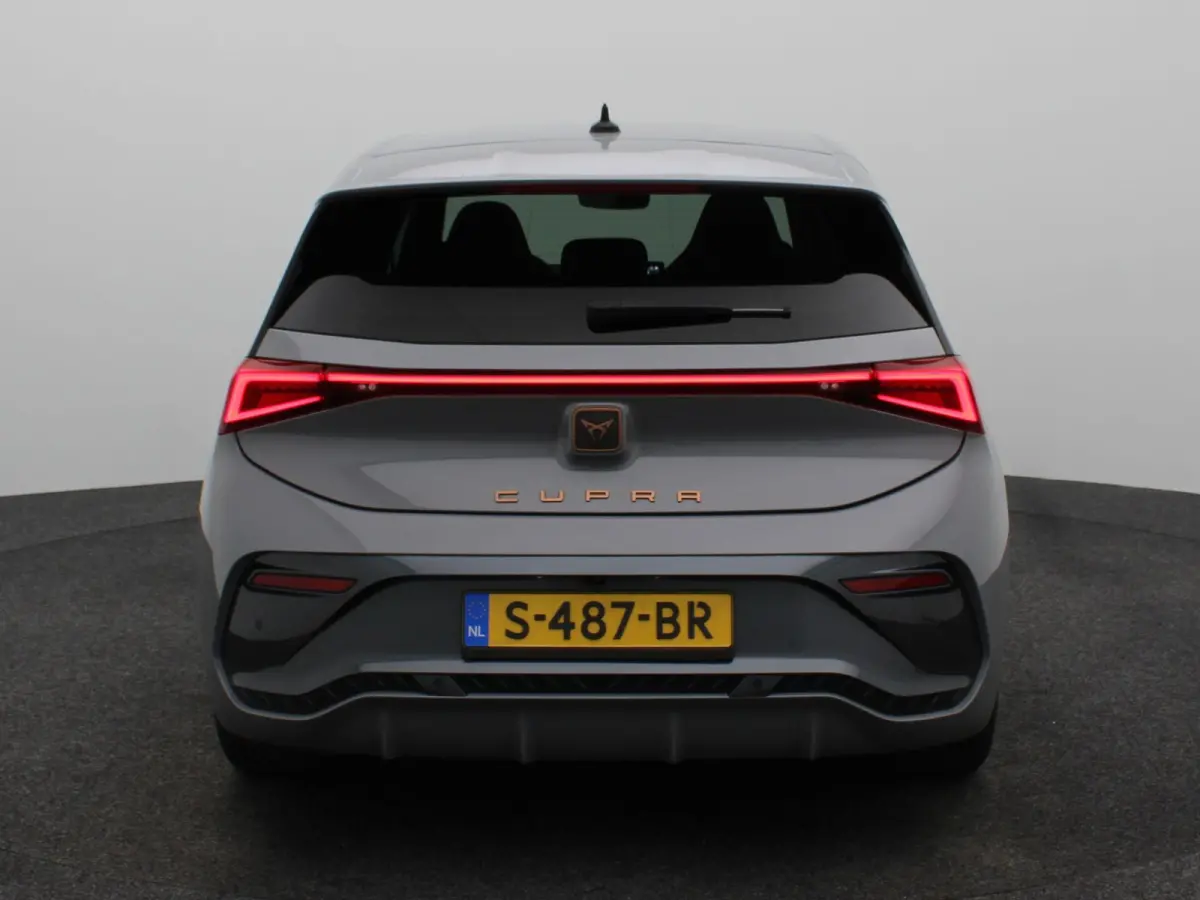 Business 62 kWh | Apple Carplay / Android Auto | Virtual Cockpit | Privacy Glass | Keyless |