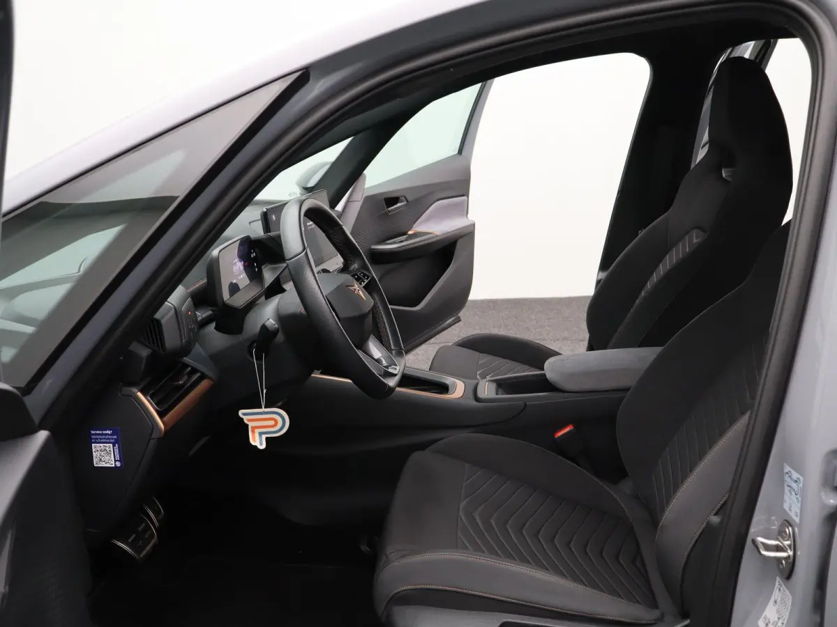Business 62 kWh | Apple Carplay / Android Auto | Virtual Cockpit | Privacy Glass | Keyless |
