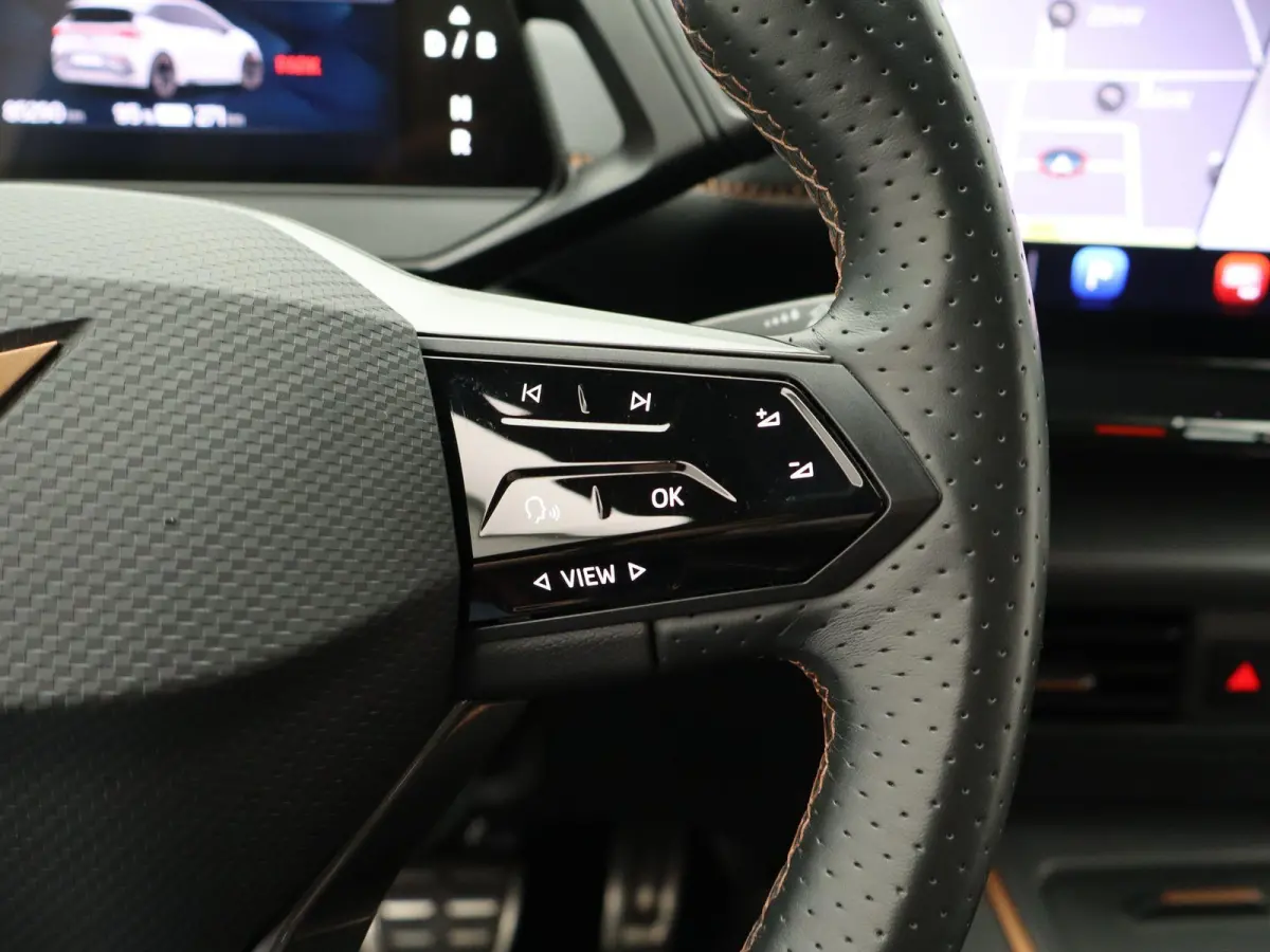 Business 62 kWh | Apple Carplay / Android Auto | Virtual Cockpit | Privacy Glass | Keyless |