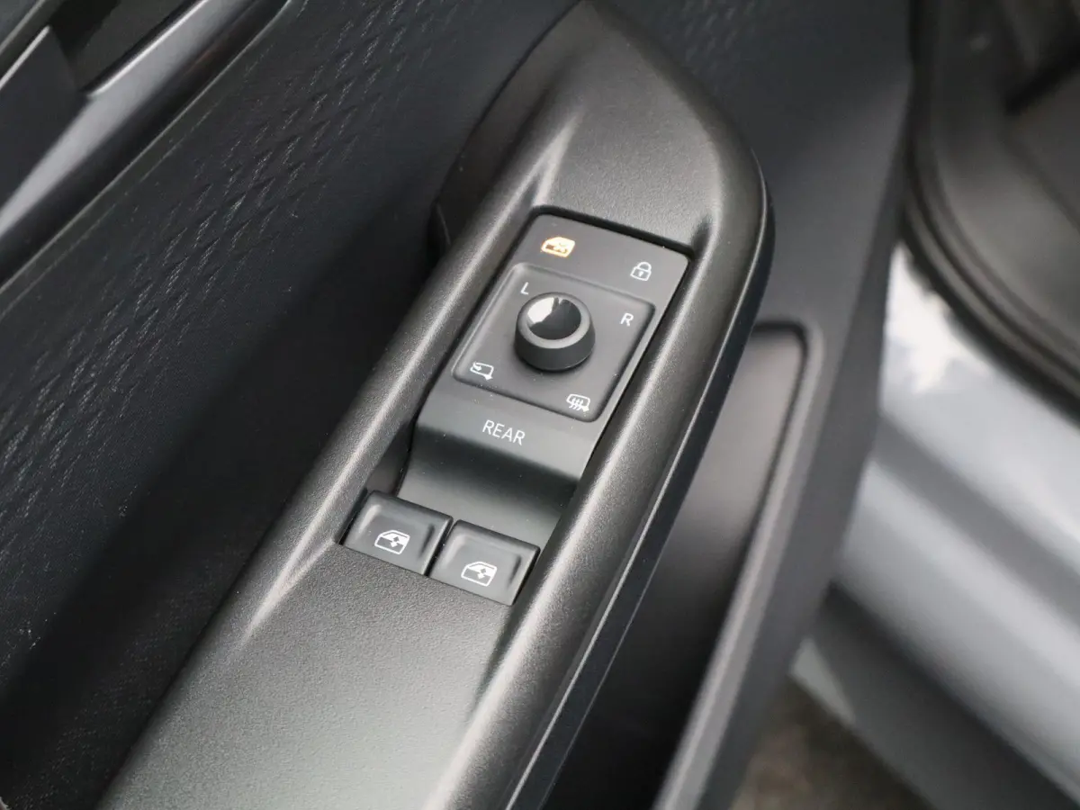 Business 62 kWh | Apple Carplay / Android Auto | Virtual Cockpit | Privacy Glass | Keyless |
