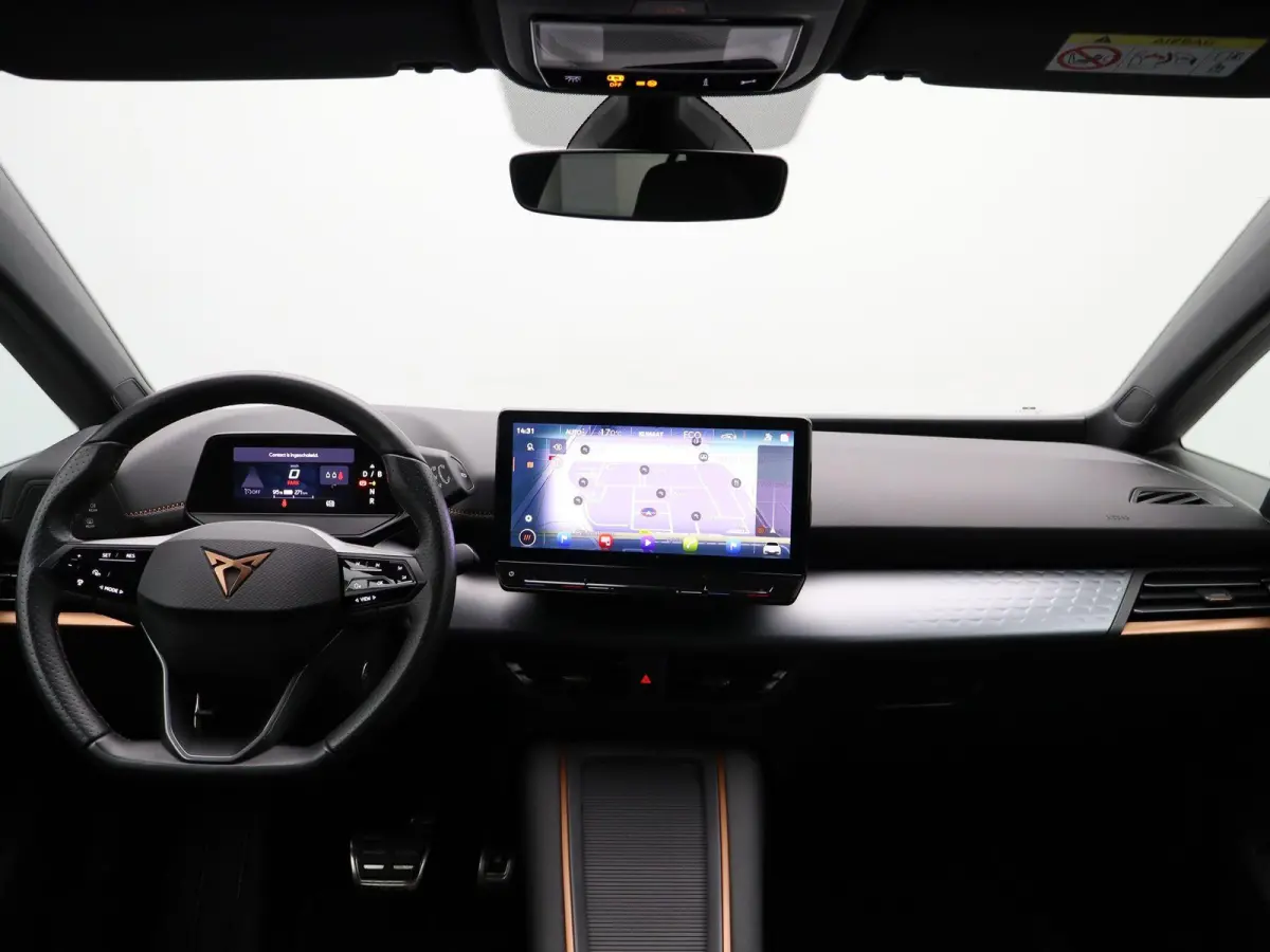 Business 62 kWh | Apple Carplay / Android Auto | Virtual Cockpit | Privacy Glass | Keyless |