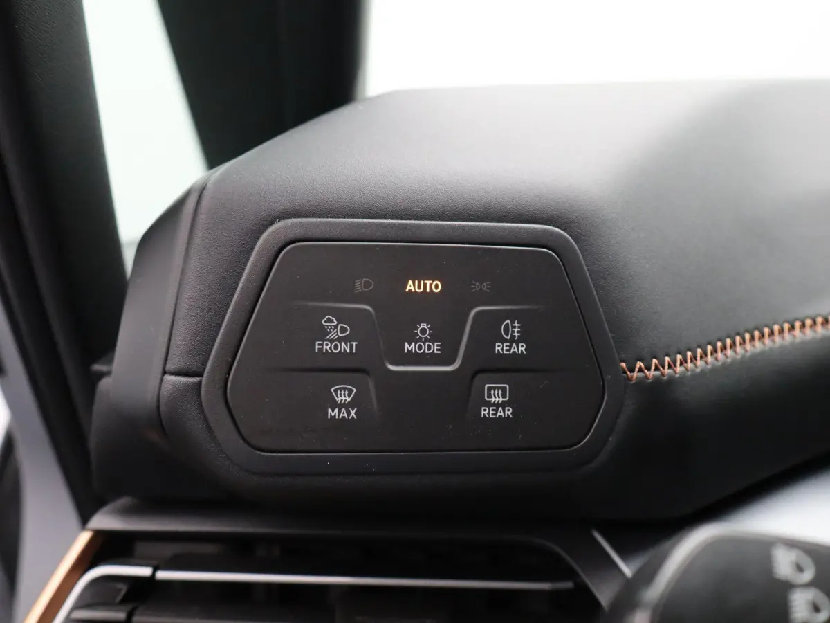 Business 62 kWh | Apple Carplay / Android Auto | Virtual Cockpit | Privacy Glass | Keyless |