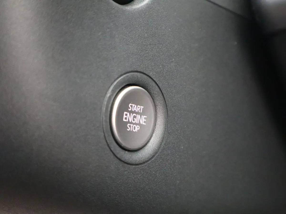 Business 62 kWh | Apple Carplay / Android Auto | Virtual Cockpit | Privacy Glass | Keyless |