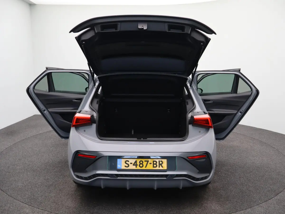 Business 62 kWh | Apple Carplay / Android Auto | Virtual Cockpit | Privacy Glass | Keyless |
