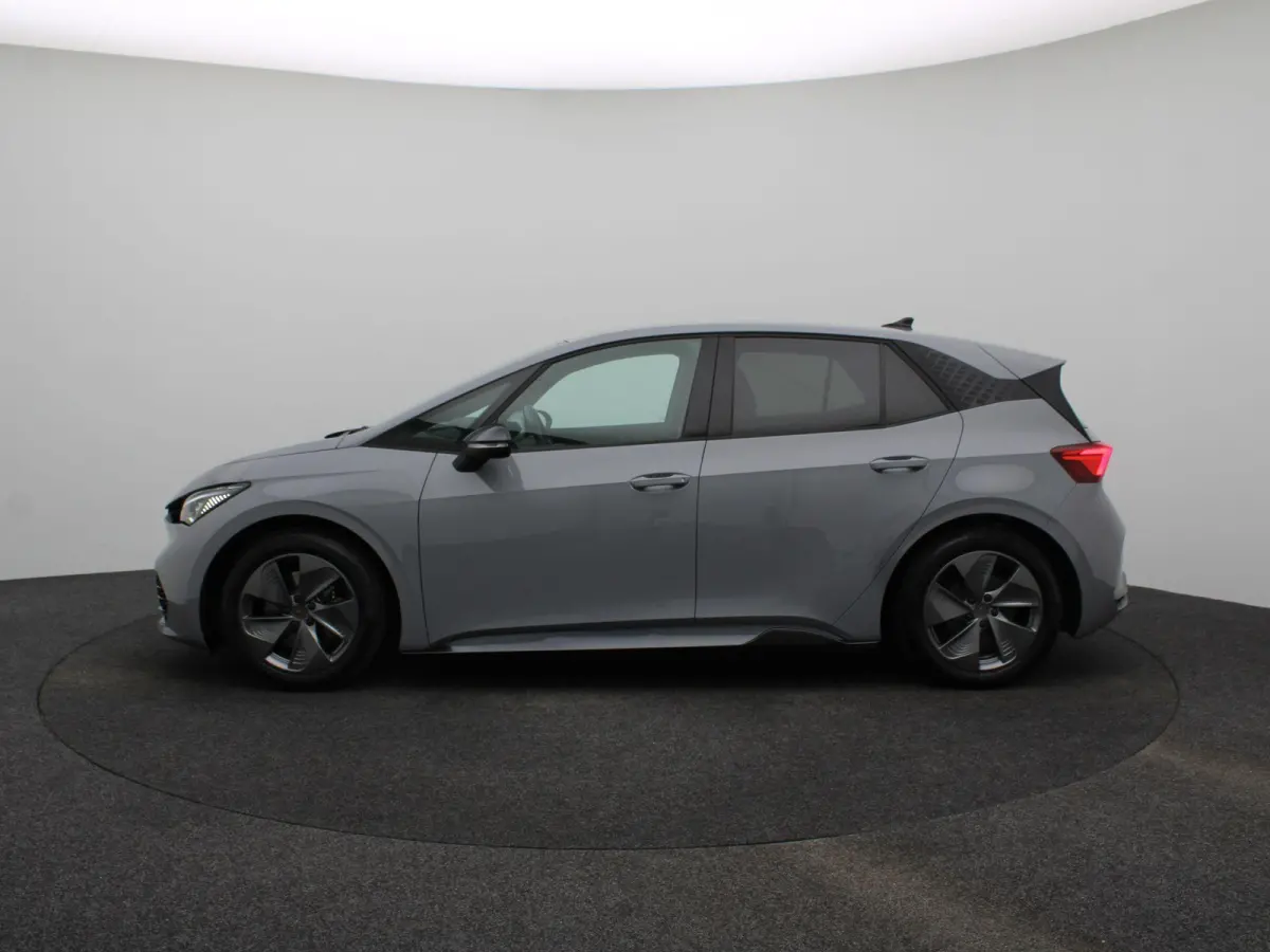 Business 62 kWh | Apple Carplay / Android Auto | Virtual Cockpit | Privacy Glass | Keyless |